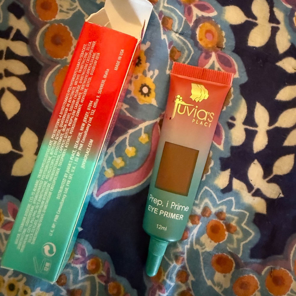Juvia's Place Eye Primer in Red and Teal Packaging - Picture 3 of 4